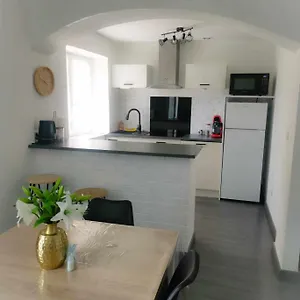 Fleurs De Lys Appartement Saint-Germain-Lespinasse